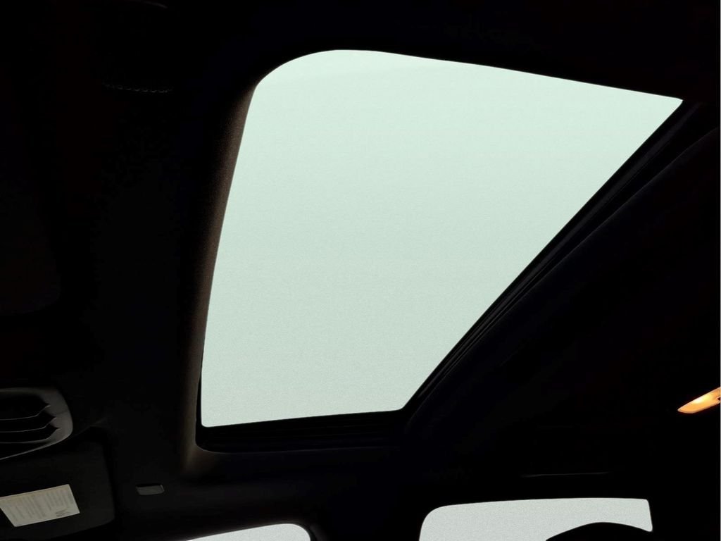 Used 2023 White GMC AT4 image 21
