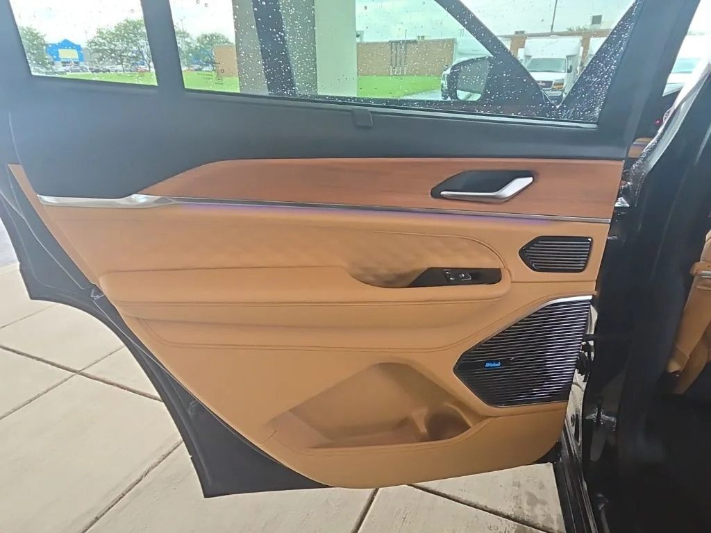 Used 2023 Black Jeep Summit image 18