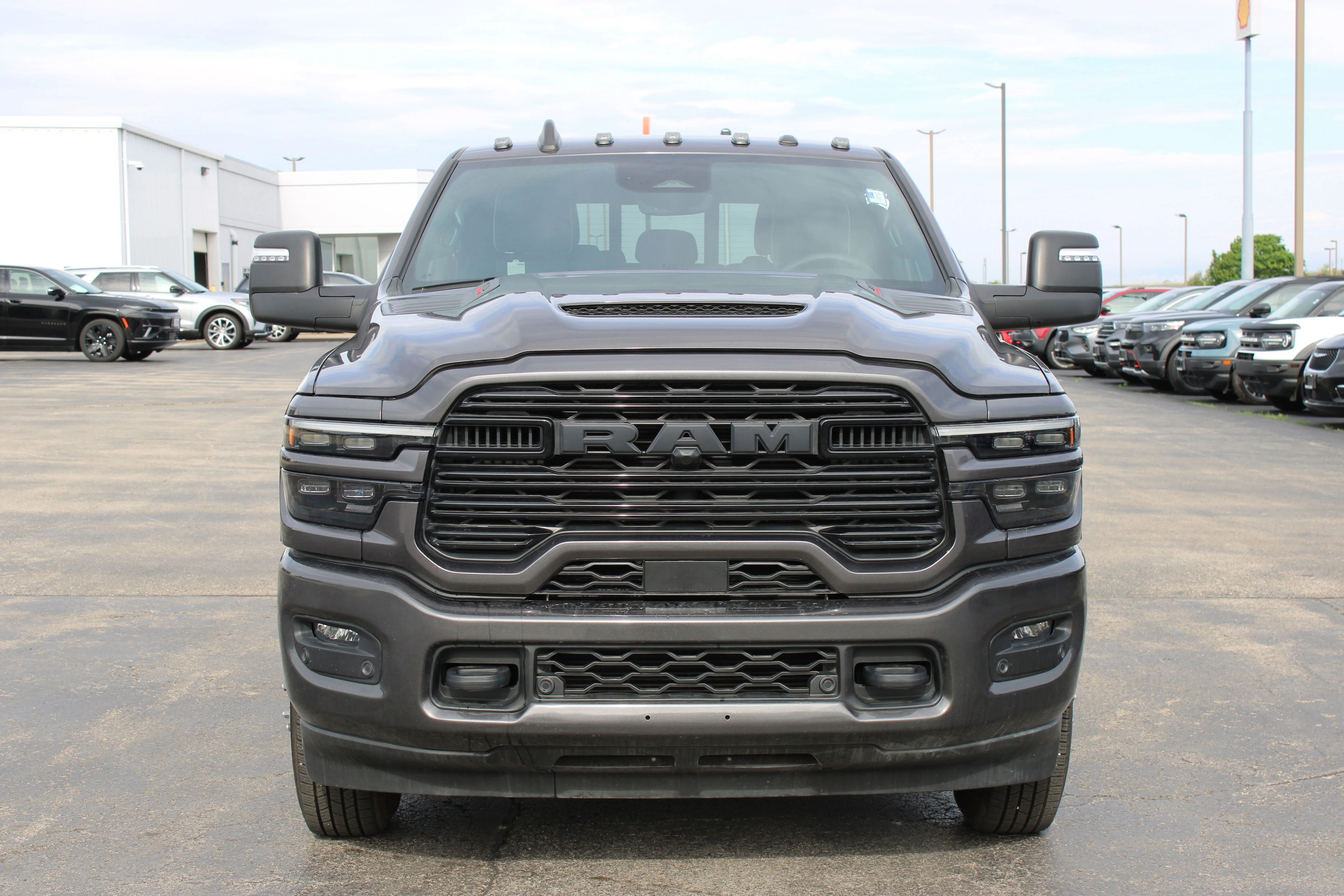 Used 2025 Granite Crystal Metallic Clearcoat Ram Laramie image 3