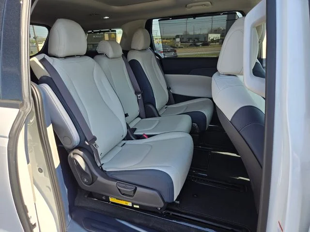 Used 2025 White Kia SX image 21