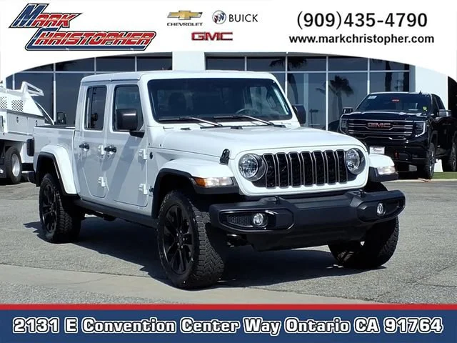 Used 2025 White Jeep Nighthawk image 1