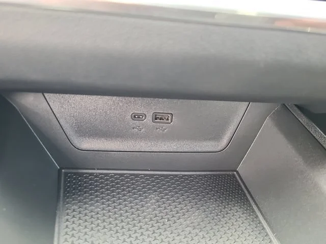 New 2027 Summit White Chevrolet LT image 32