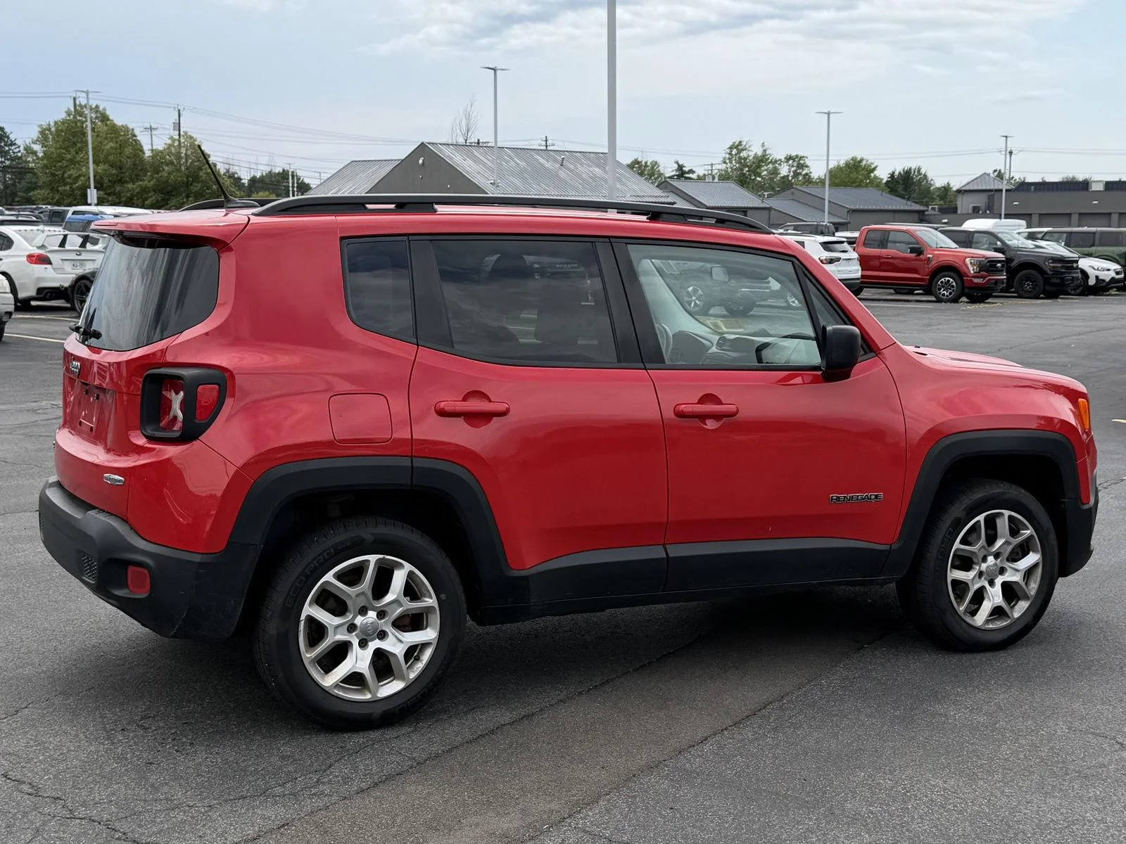 Used 2015 Colorado Red Jeep Latitude image 5