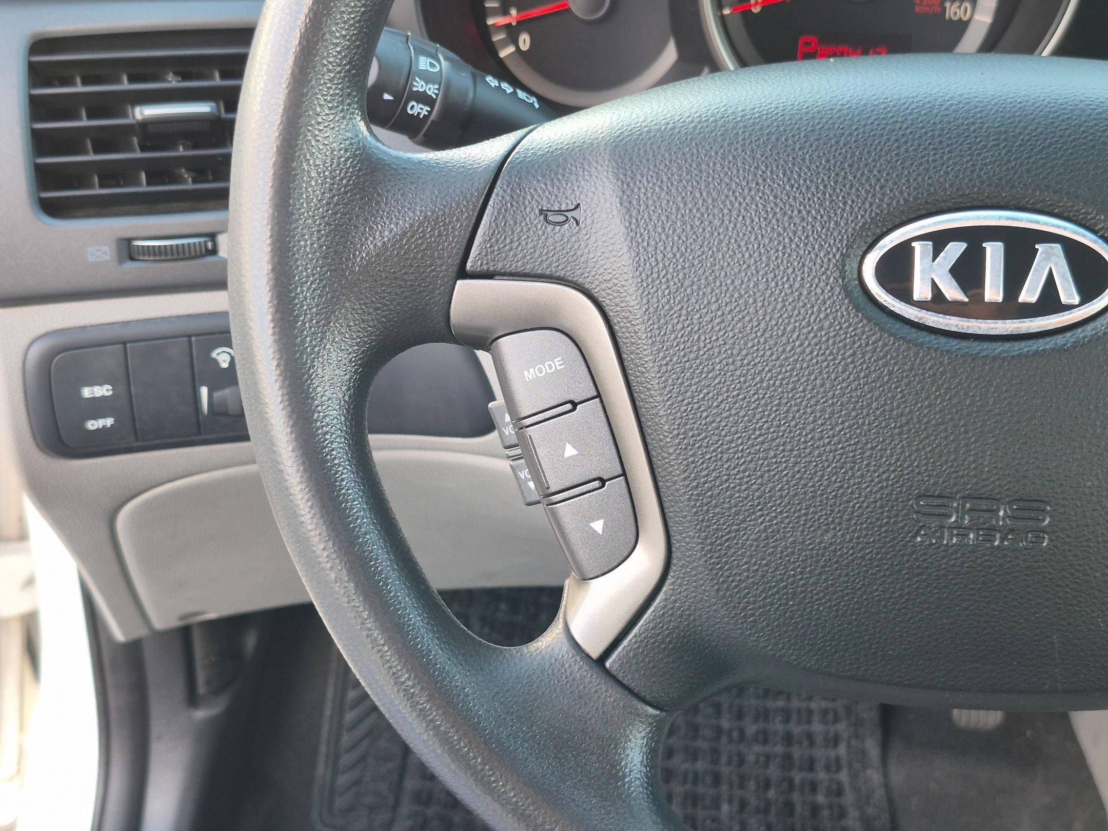 Used 2010 White Kia LX image 17
