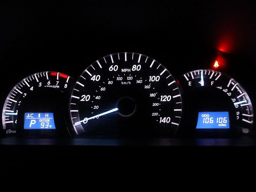 Used 2013 Silver Toyota SE image 35