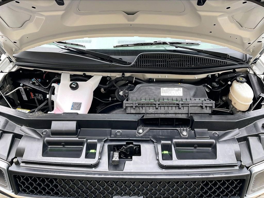 Used 2025 White Chevrolet LT image 28