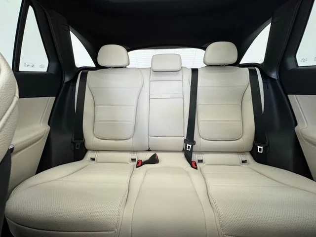 New 2027 White Mercedes-Benz GLC 300 image 7