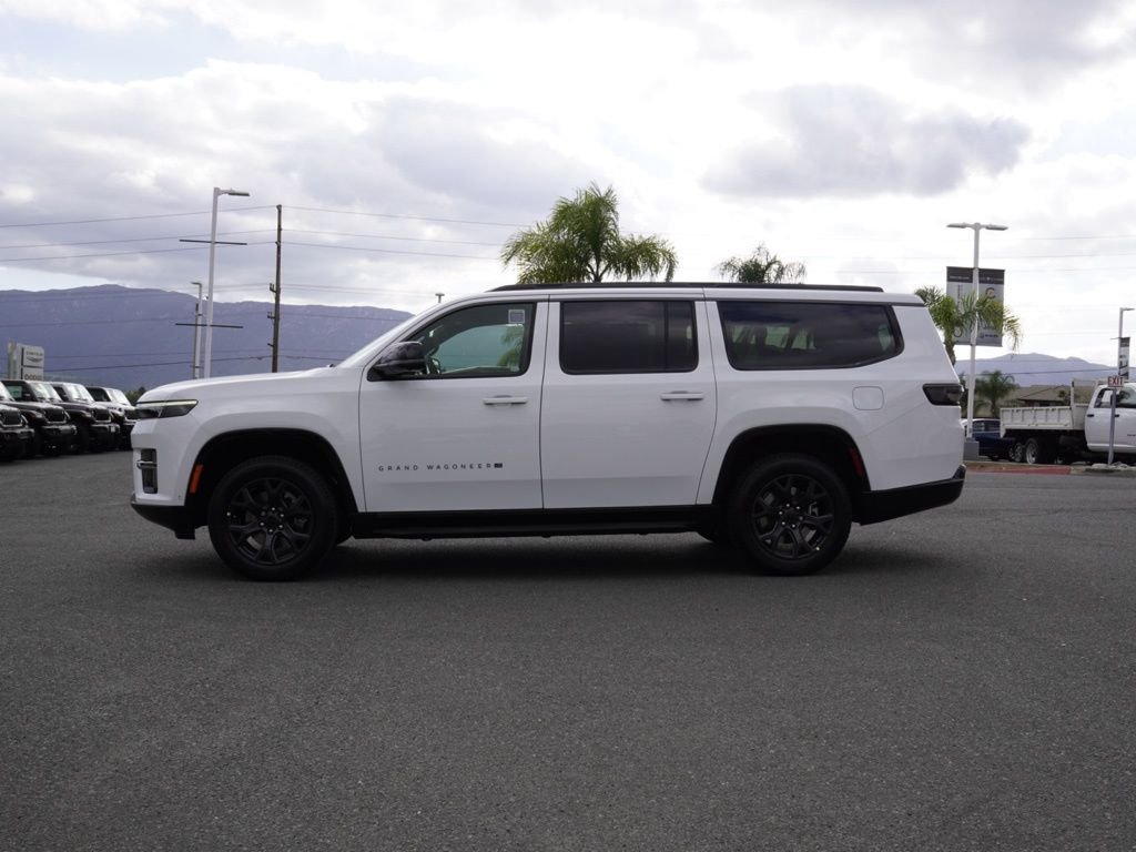 New 2026 Bright White Clear-Coat Exterior Paint Jeep Limited image 6