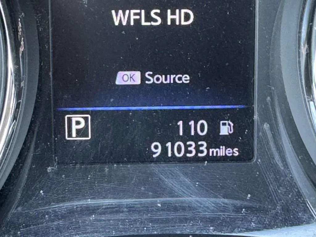 Used 2018 Green Nissan SL image 25