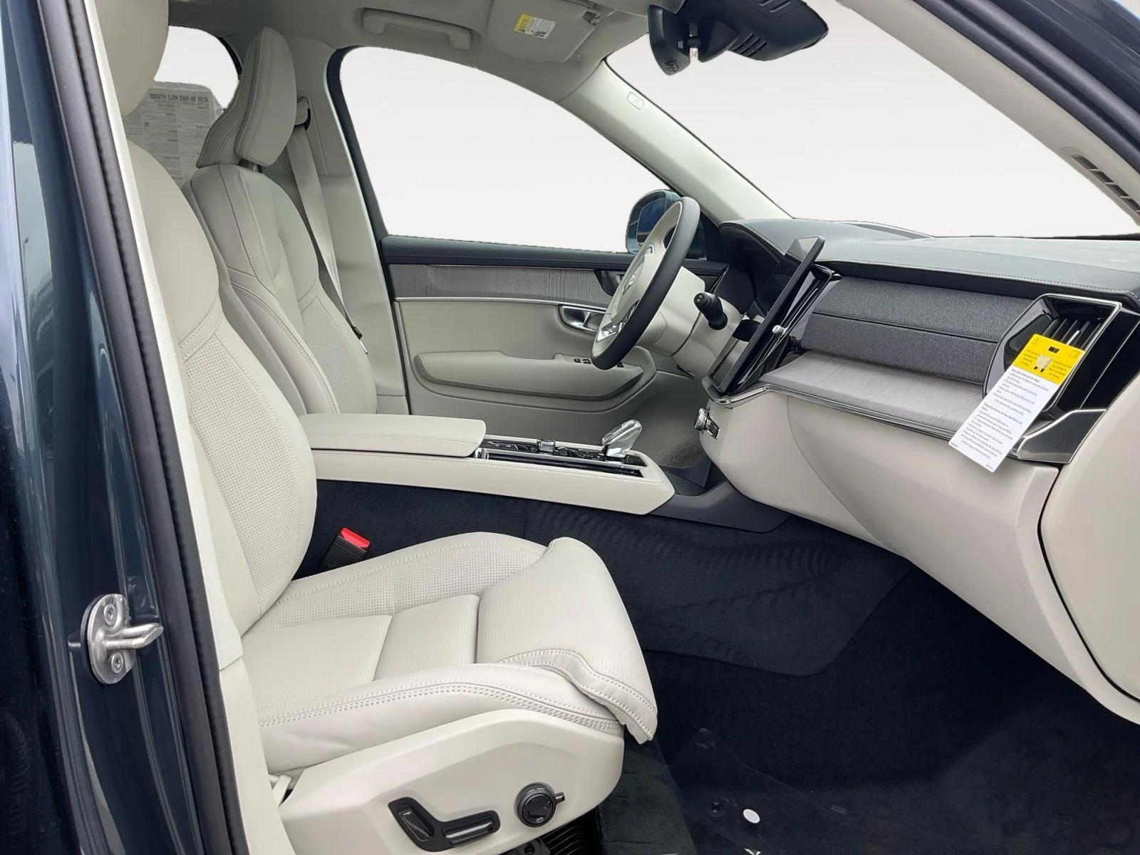 2026 Volvo XC90 Ultra - Photo 15