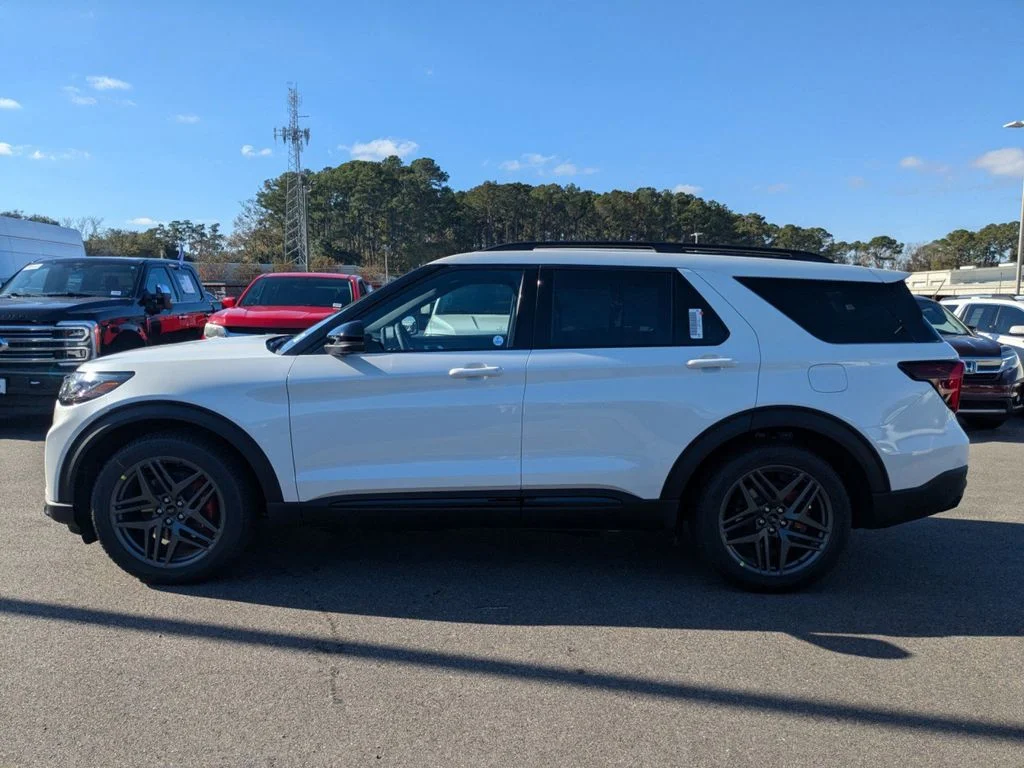 New 2026 Star White Metallic Tri-Coat Ford ST image 7