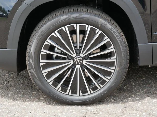 New 2026 Black Volkswagen 1.5T SE image 5