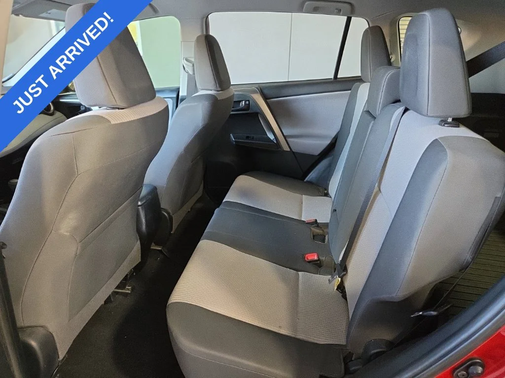 Used 2015  Toyota LE image 6