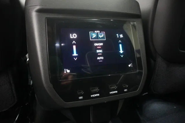 2026 GMC Yukon AT4 Ultimate - Photo 30