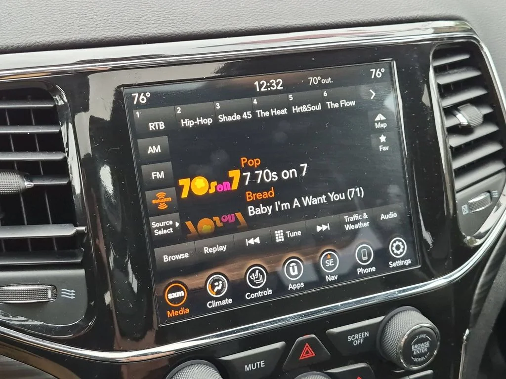 Used 2021 White Jeep Laredo X image 18