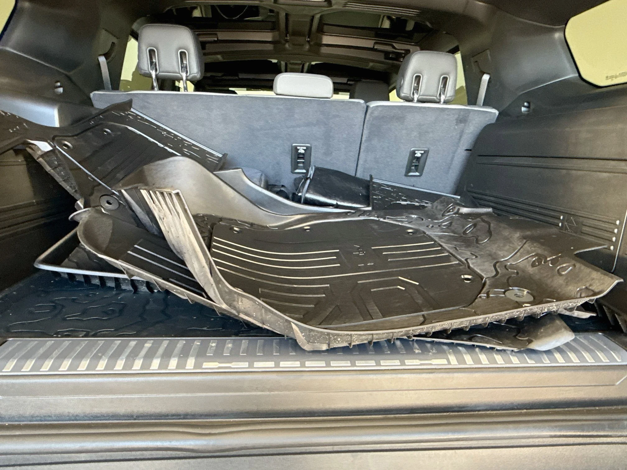 Used 2024 Meteorite Metallic (Grey) GMC 2X image 29