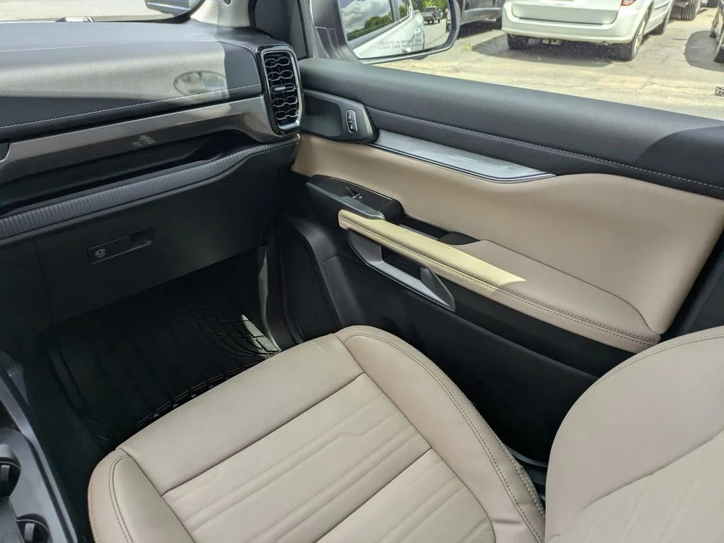 Used 2024 White Ford Lariat image 16
