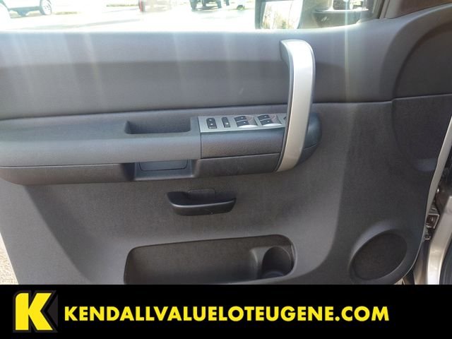 Used 2008 Silver Chevrolet LT image 16