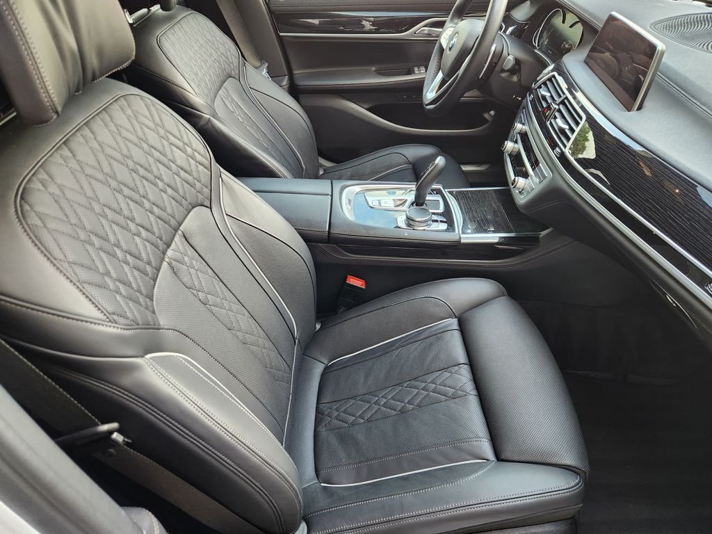 Used 2019 White Metallic BMW 750i image 14