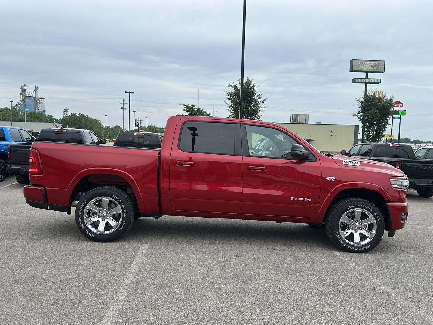 New 2026 Molten Red Pearl-Coat Exterior Paint RAM Big Horn image 5