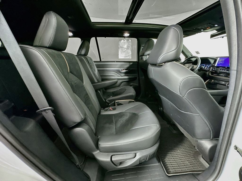 Used 2024 Pearl Toyota MAX Platinum image 31