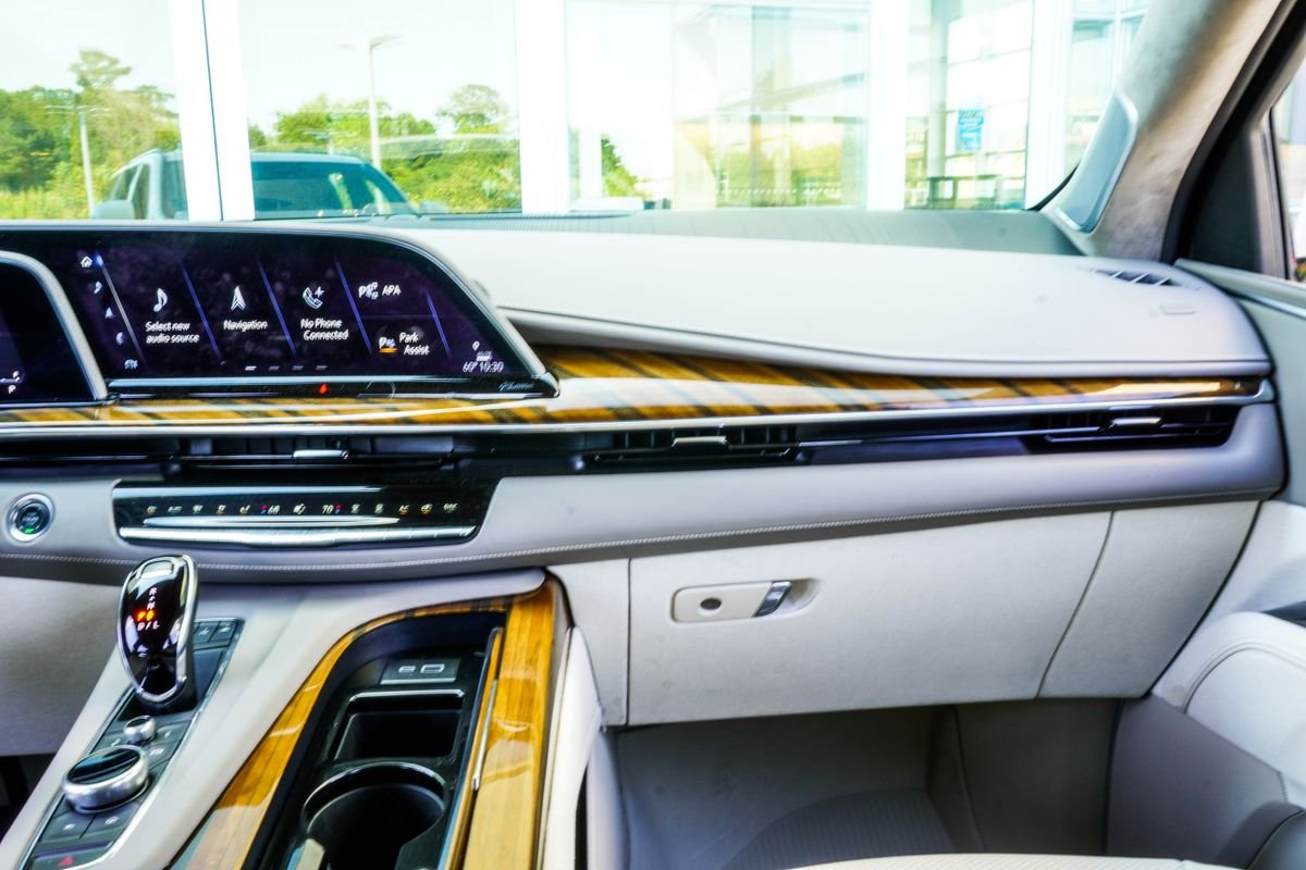 Used 2024 White Cadillac Sport Platinum image 16