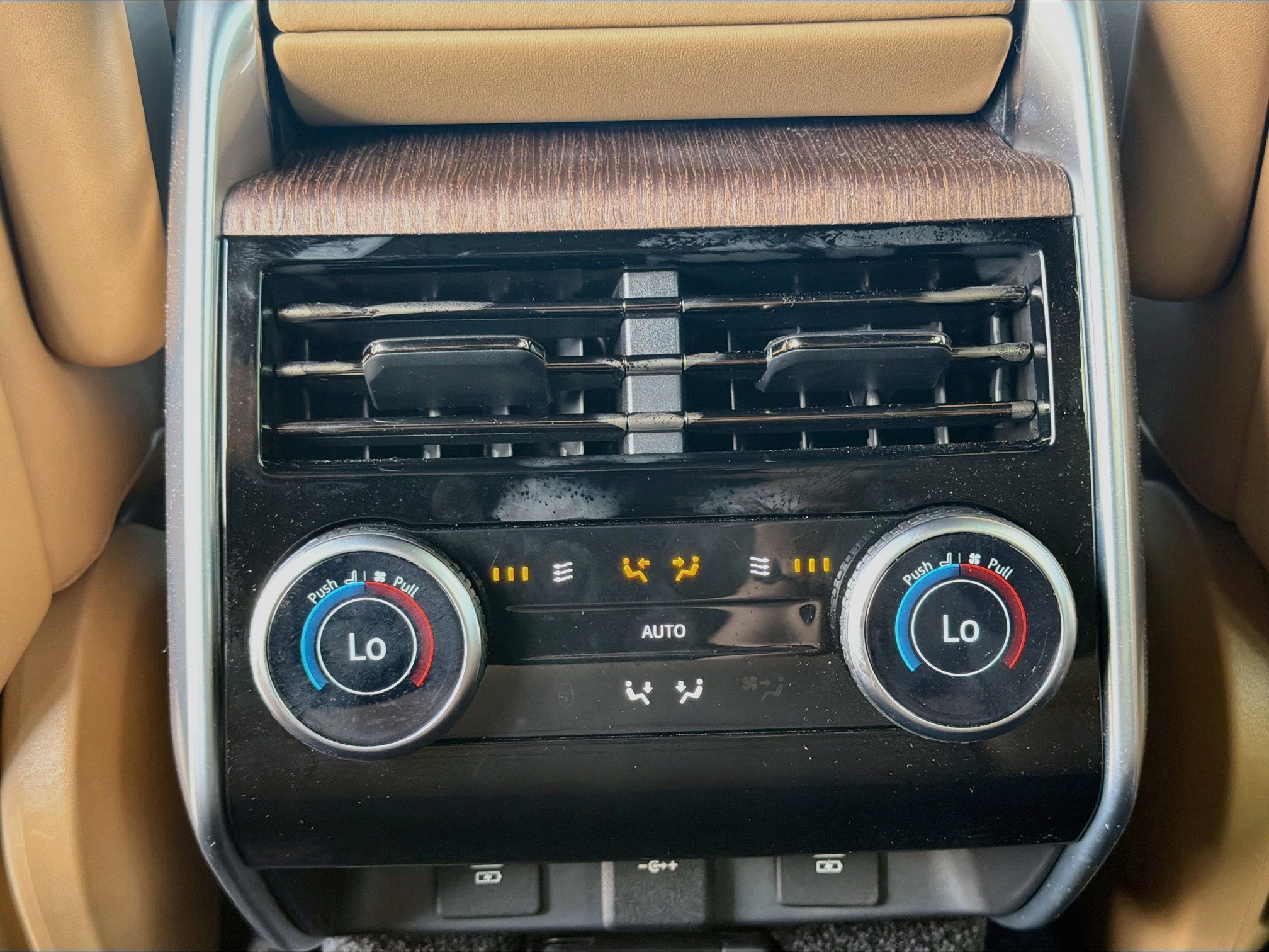 Used 2025 Gray Land Rover SE image 21