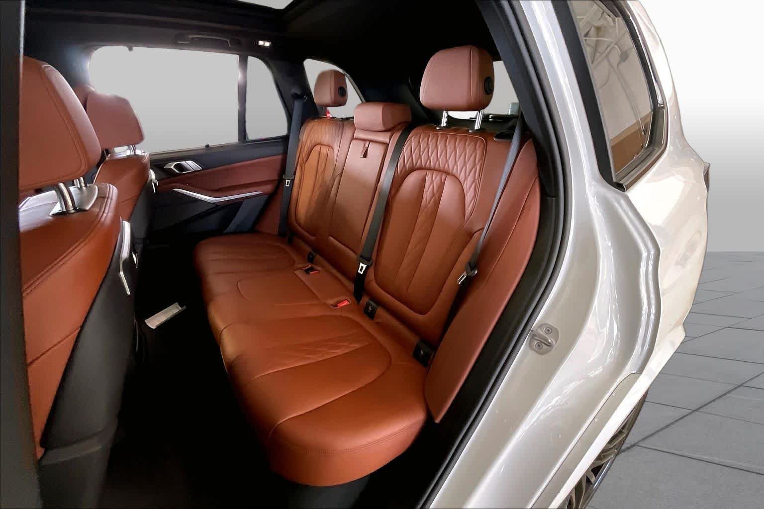 Used 2024 Mineral White Metallic BMW M60i image 19