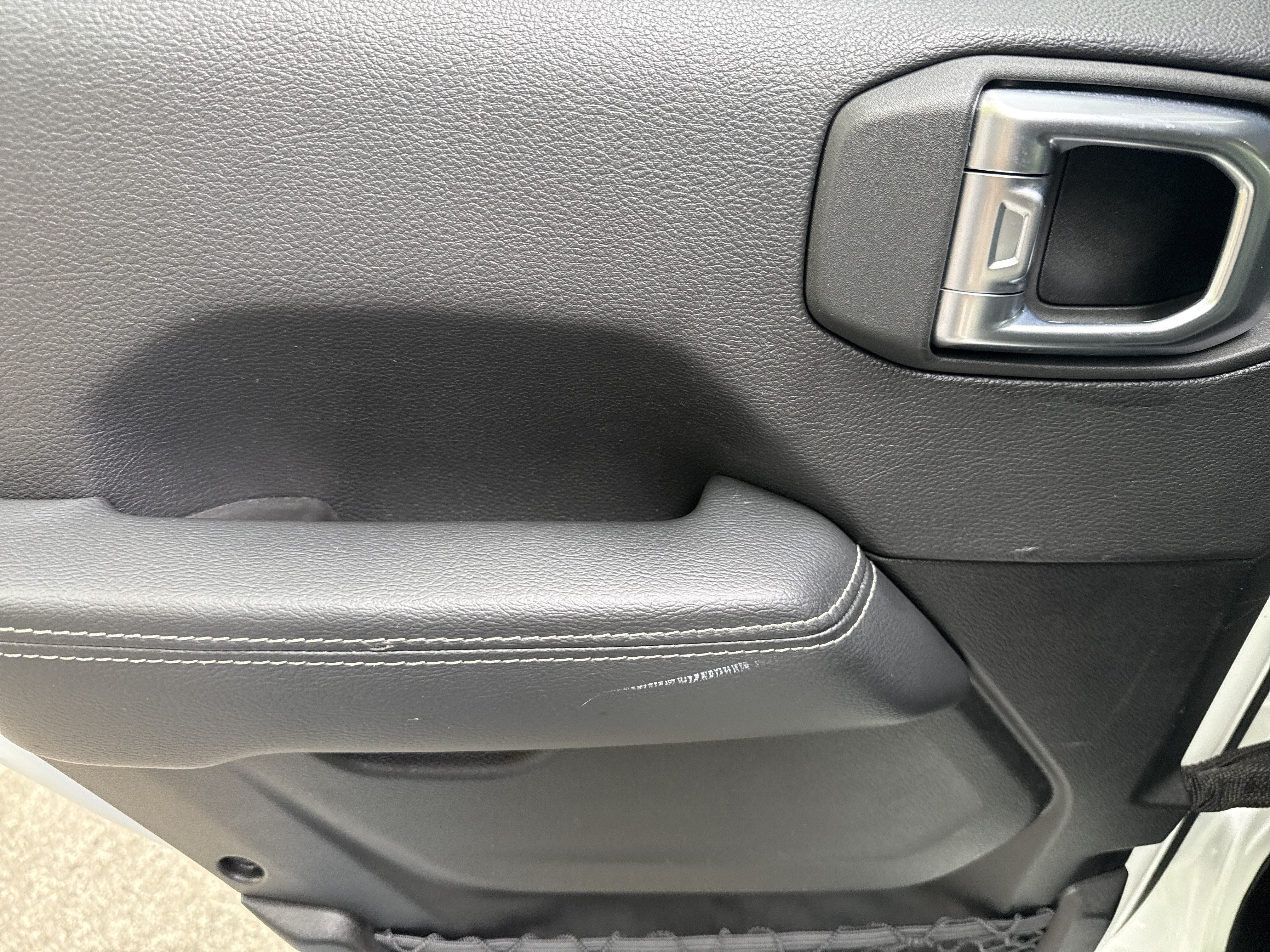 Used 2022 Bright White Clearcoat Jeep Unlimited Sahara image 23