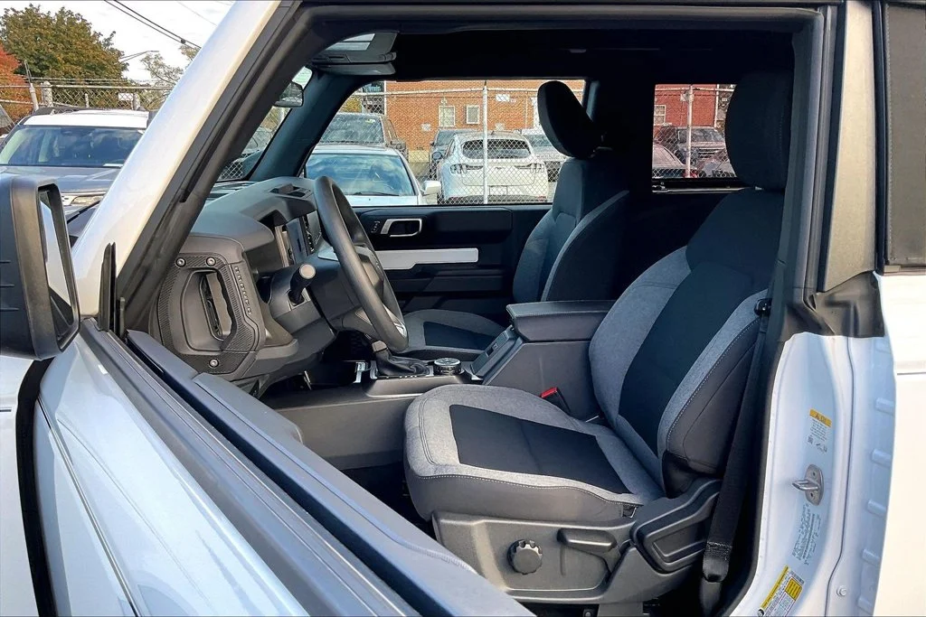 Used 2025 Oxford White Ford Base image 24