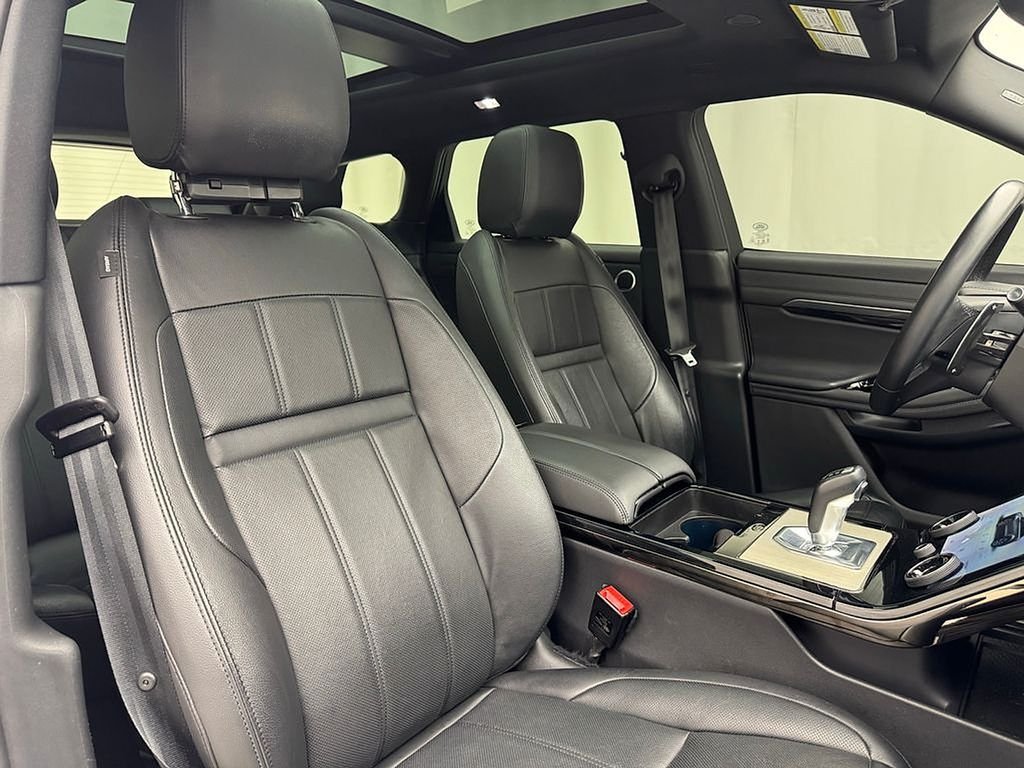 Used 2023 Fuji White Land Rover R-Dynamic SE image 23