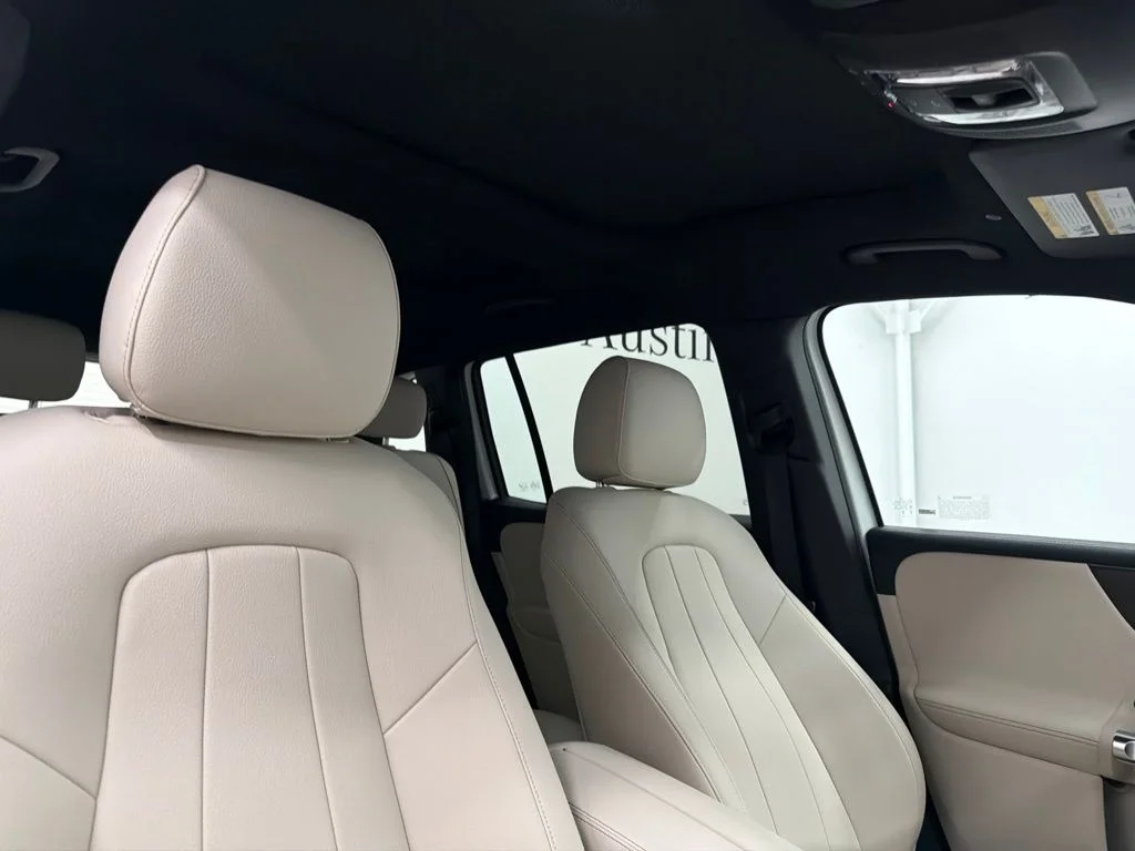 New 2026 White Mercedes-Benz GLB 250 image 27