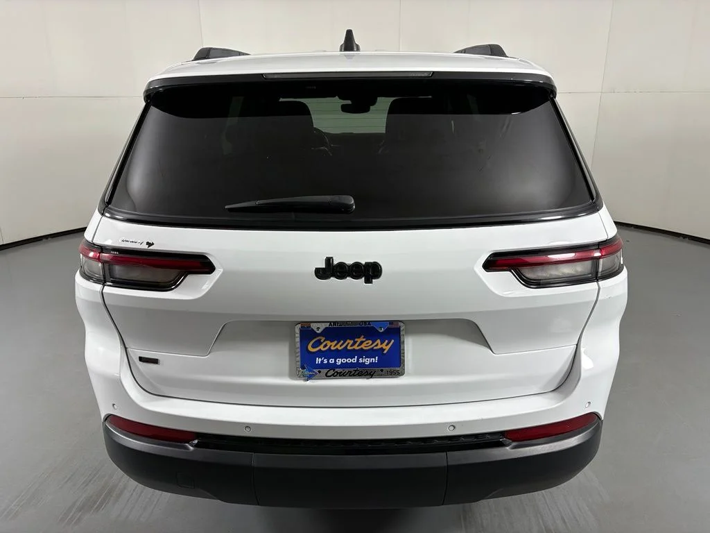 Used 2022 Bright White Clearcoat Jeep Altitude image 7