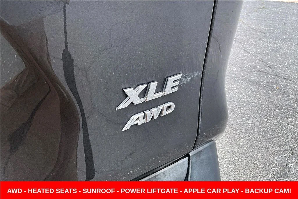 Used 2020 Gray Toyota XLE Premium image 23