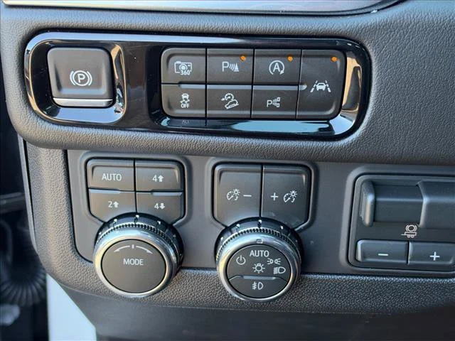 2026 GMC Yukon XL Denali - Photo 32