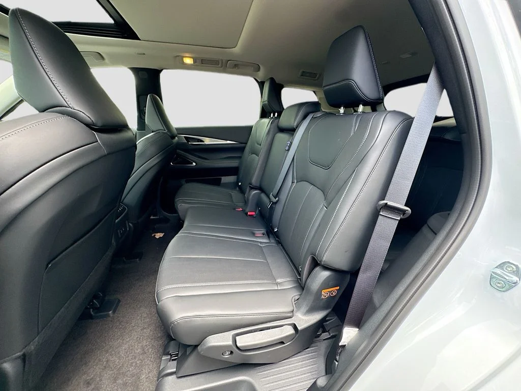 New 2027 RADIANT WHITE INFINITI Luxe FWD image 26