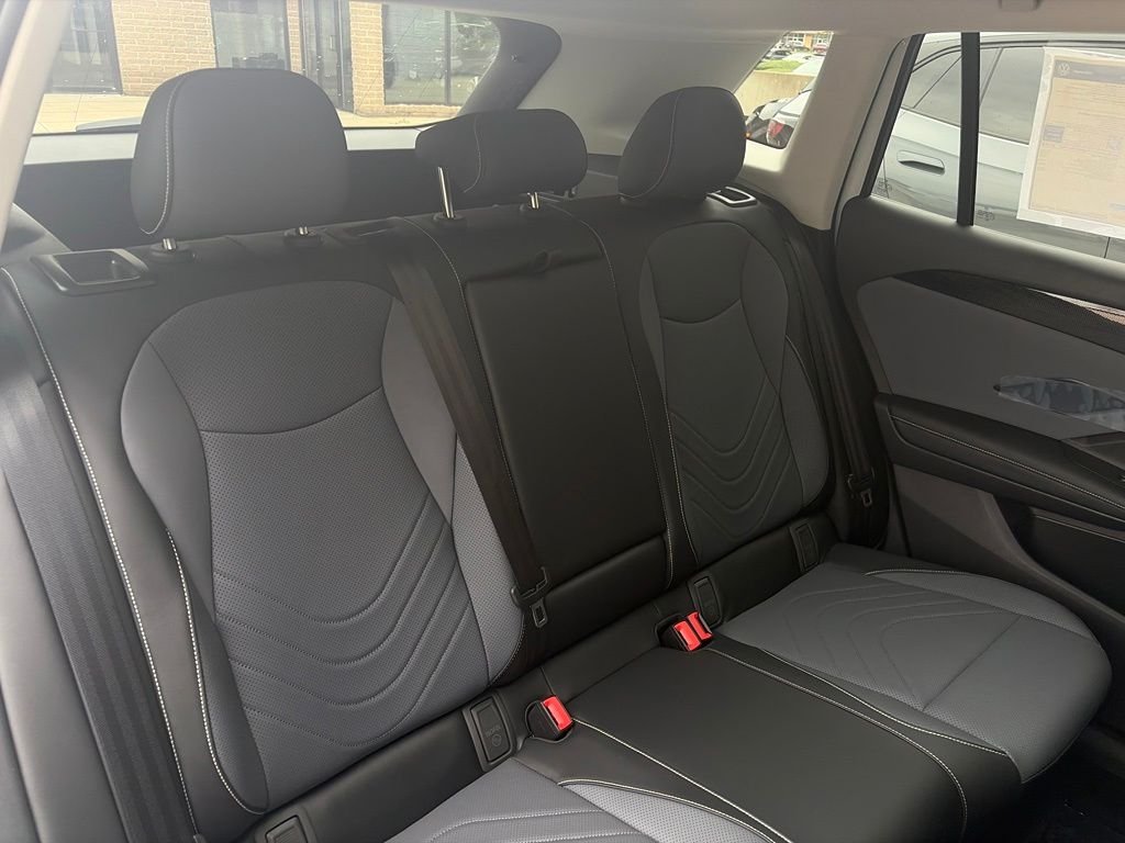 New 2026 Pure White Volkswagen SE image 20