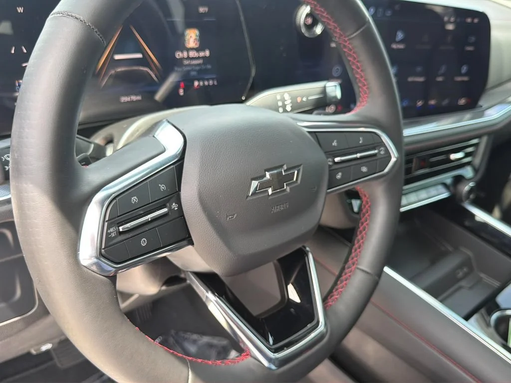 Used 2025 Iridescent Pearl Tricoat Chevrolet RST image 26