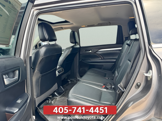 Used 2018 Gray Toyota XLE image 32
