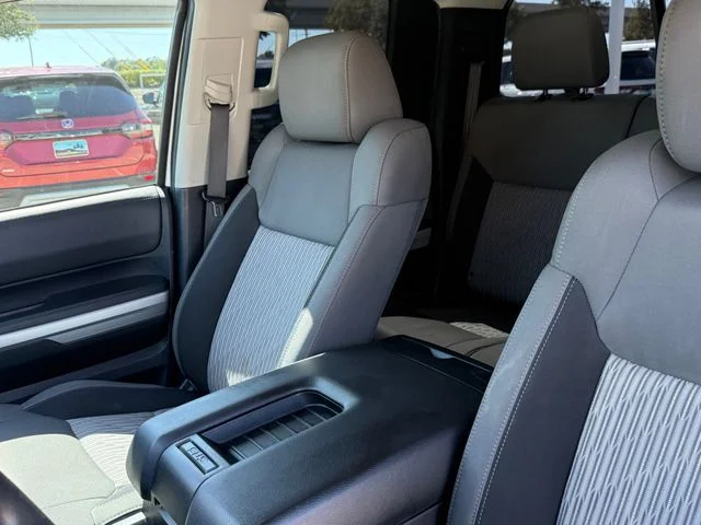 Used 2014 Super White Toyota SR5 image 15