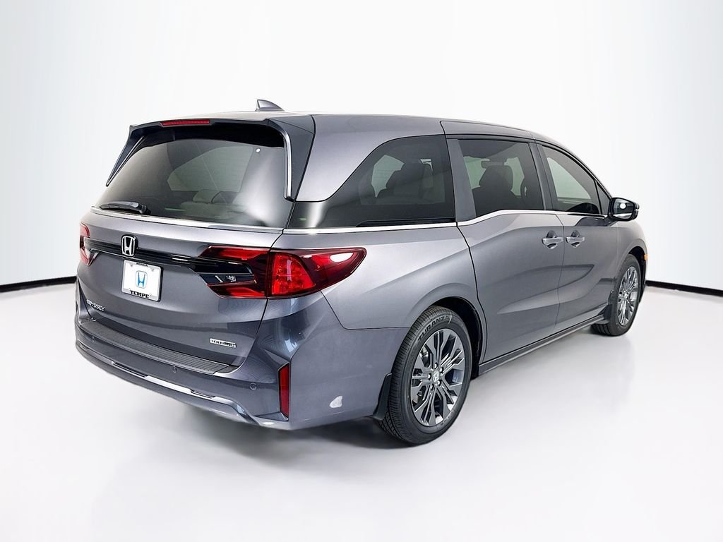 New 2026 Modern Steel Metallic Honda Touring image 5