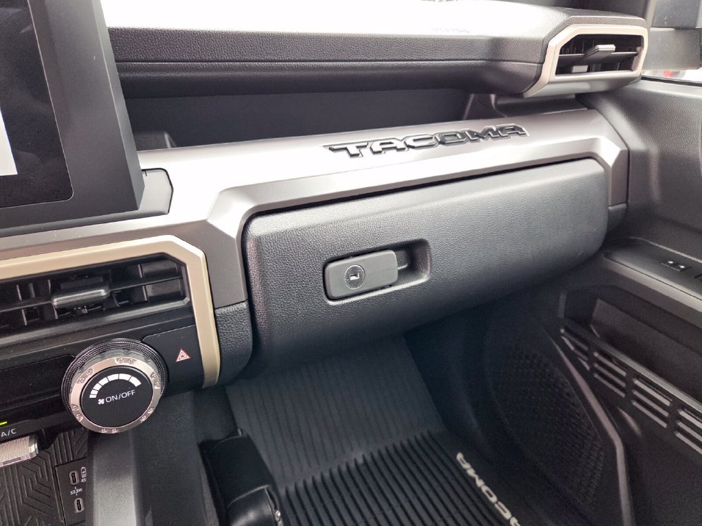 2025 Toyota Tacoma SR5 - Photo 27