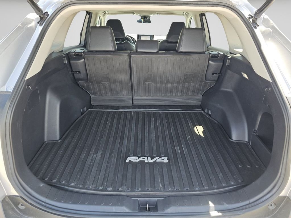 Used 2022 Silver Sky Metallic Toyota XLE Premium image 28