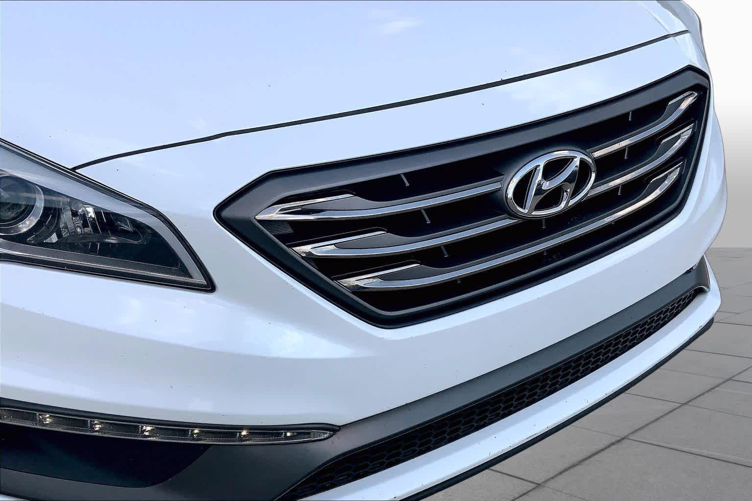 Used 2015 Quartz White Pearl Hyundai 2.4L Sport image 32