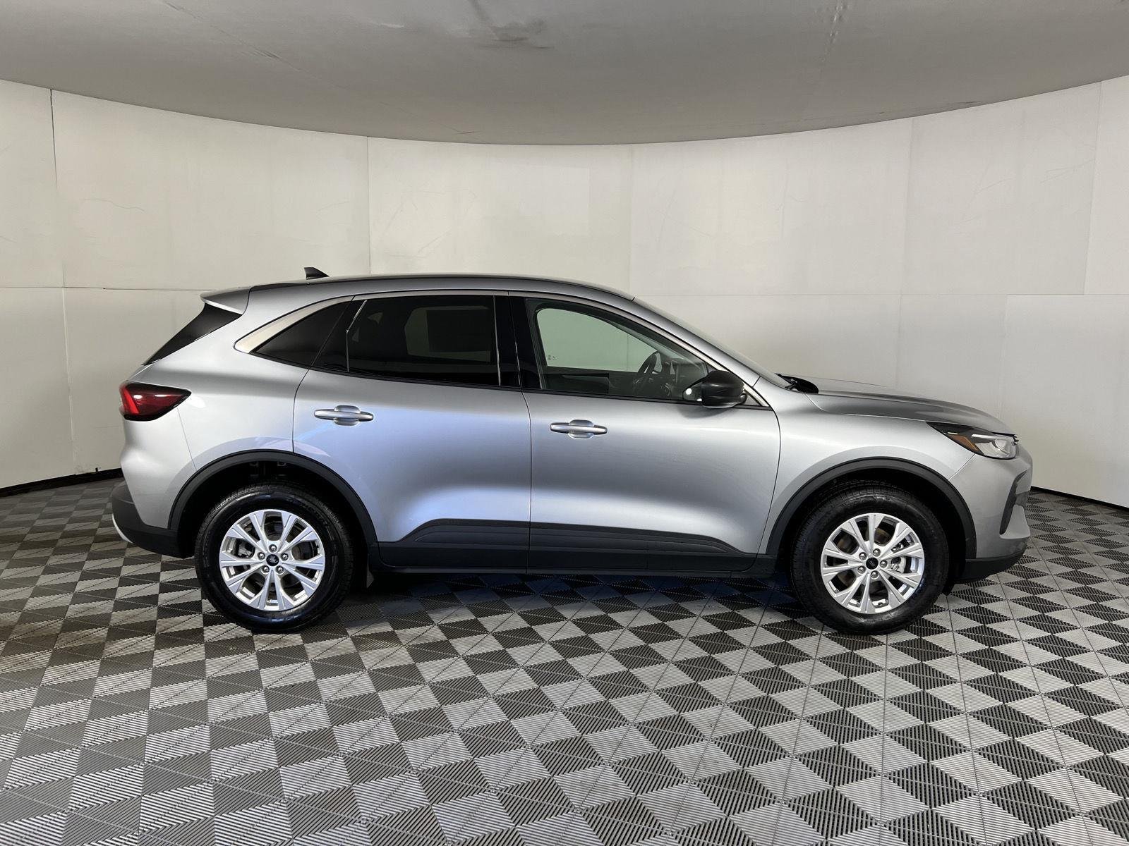 Used 2023 Iconic Silver Ford Active image 23