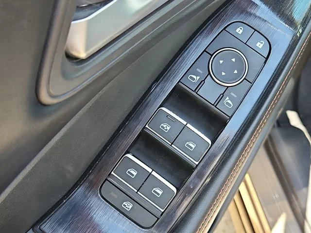 Used 2025  Nissan Rock Creek image 19