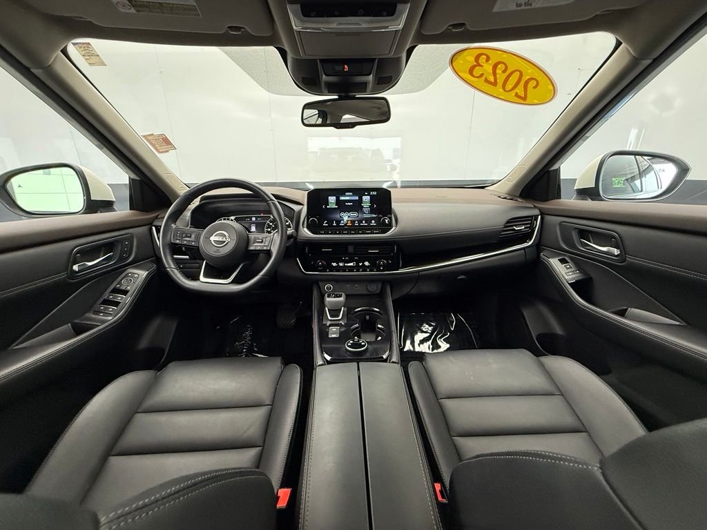 Used 2023 White Nissan SL image 4