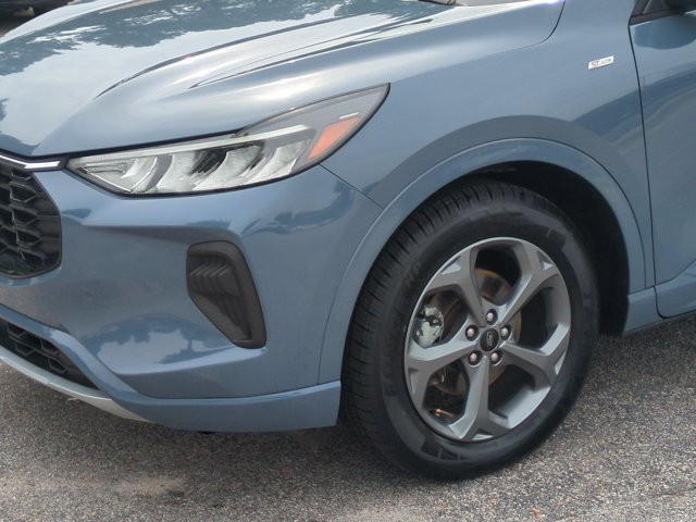 Used 2024 Vapor Blue Metallic Ford  image 9
