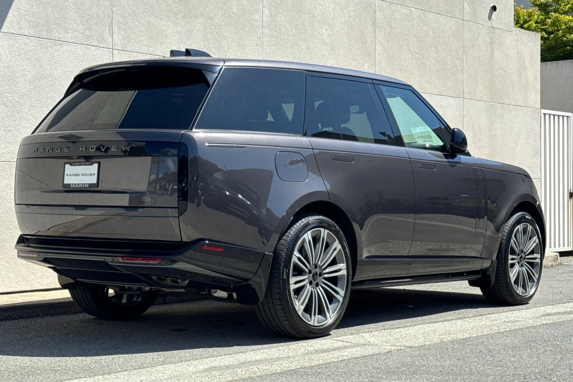 New 2026  Land Rover SE image 2