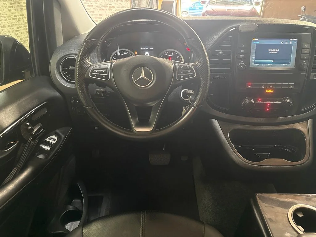 Used 2022  Mercedes-Benz Passenger image 18